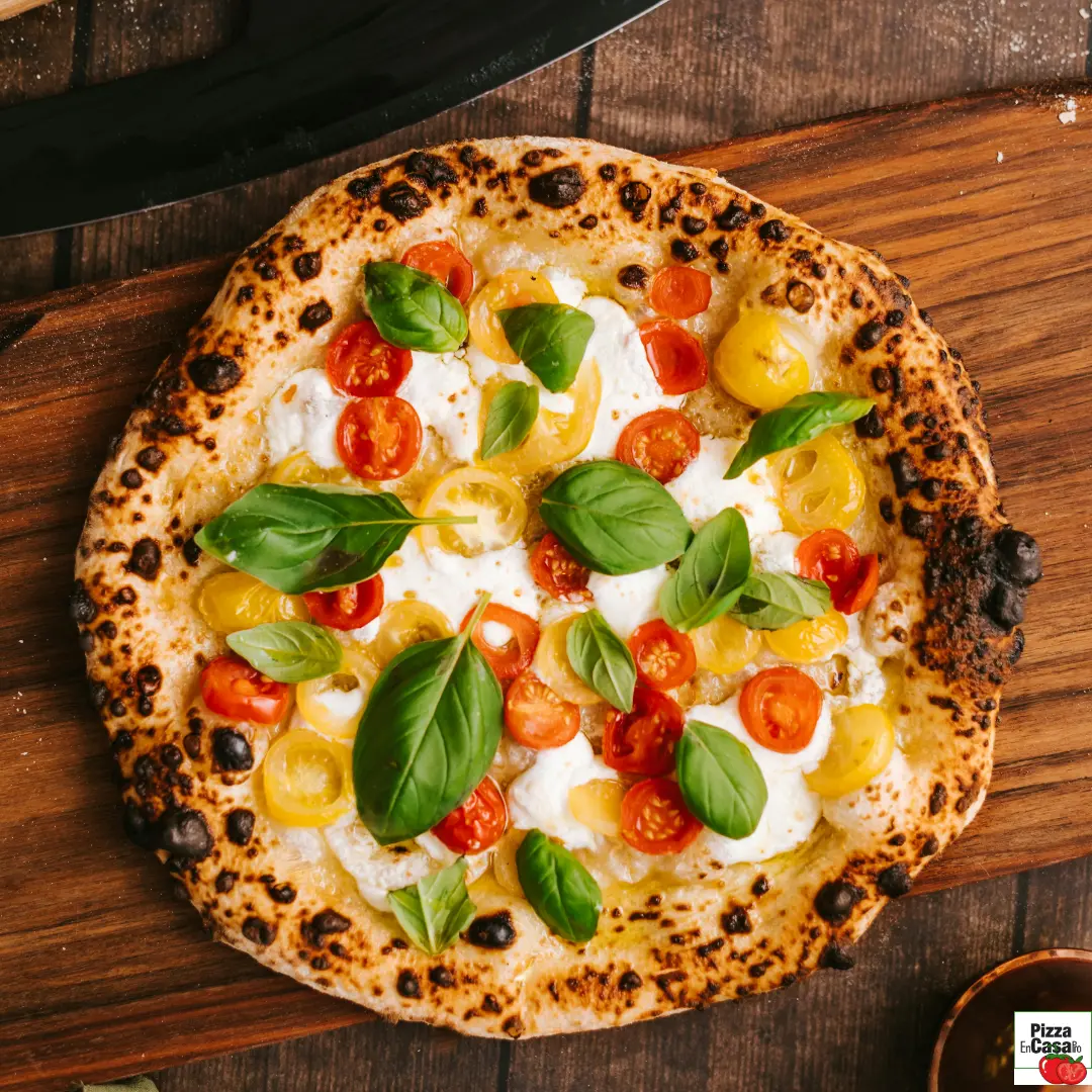 pizza margherita con tomates cherry